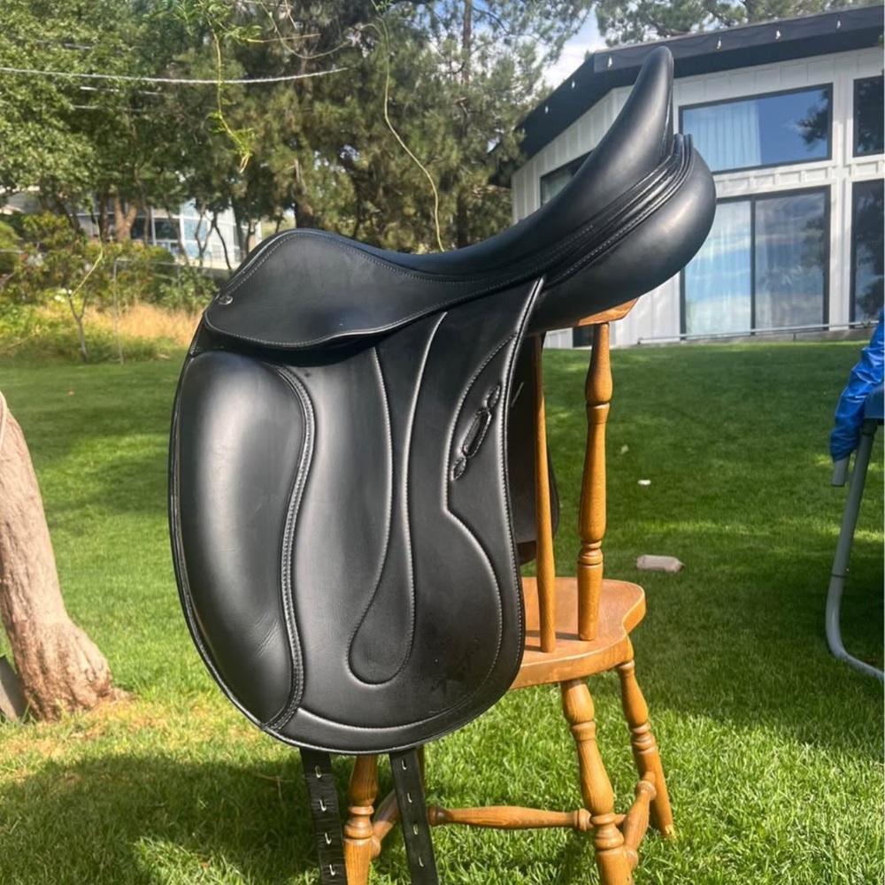 Equipe Oracle Dressage Saddle 18”